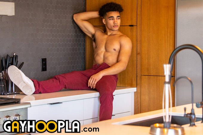 1 pic. Hot New Amateur Justin Tyme Goes Pro!

Watch his first #GayHoopla solo ---> https://t.co/VLAYyTLgJT