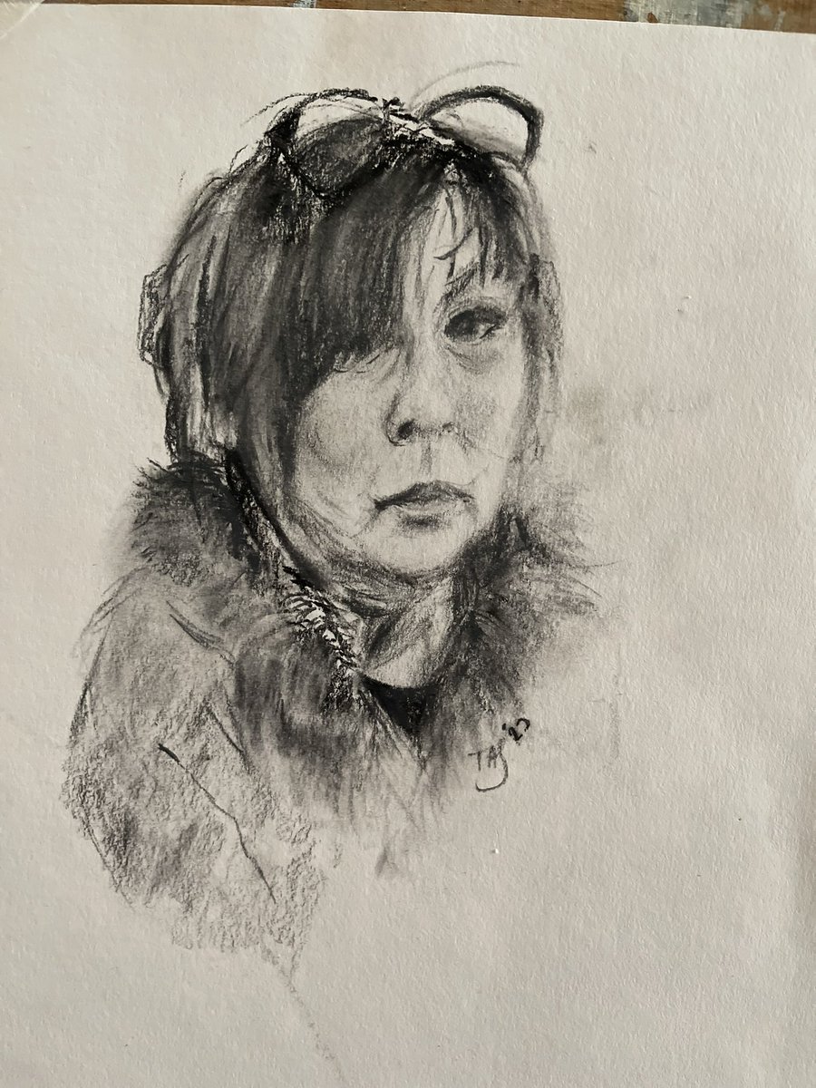 THUNTER_x's tweet photo. Had a go at a self portrait from life today. #charcoal on #cartridgepaper โ๏ธ #selfportrait ๐ช https://t.co/w3WtVnHNOt