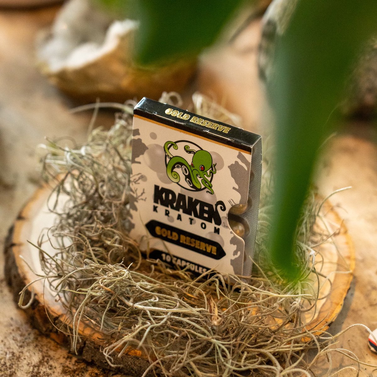 krakenkratom's tweet photo. This product is formulated with a 52% pure mitragynine extract, then combined with top quality White Sundanese krat🌿m to create an extract/powder blend approximately 11% in total mitragynine. https://t.co/oVK3WrwBbv