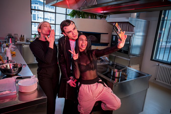 Secondo voi che ci f&agrave; @RosaChemical tra me e @IsabellaPoti ?🤔 Lo scoprirete qui➡️ https://t.co/wIzBbsEaKJ<a class="tags" target="_blank" title="On Twitter" href="/?out=eyJ0eXAiOiJKV1QiLCJhbGciOiJIUzUxMiJ9.eyJpYXQiOjE3MjA3ODYyOTUsImlzcyI6InR3cG9ybnN0YXJzLmNvbSIsIm5iZiI6MTcyMDc4NjI5NSwiZXhwIjoxNzUyMzIyMjk1LCJyZWRpcmVjdF91cmwiOiJodHRwczovL3R3aXR0ZXIuY29tL1Jvc2FDaGVtaWNhbCJ9.KpZsNISj9Gt-nDtrzrKL99j5JRywtFppyAkNVduluESPhFh6eXdd__RjNQc4WWxIoVNY2mi1UMKvpIAQYiKMXQ">@RosaChemical</a><a class="tags" target="_blank" title="On Twitter" href="/?out=eyJ0eXAiOiJKV1QiLCJhbGciOiJIUzUxMiJ9.eyJpYXQiOjE3MjA3ODYyOTUsImlzcyI6InR3cG9ybnN0YXJzLmNvbSIsIm5iZiI6MTcyMDc4NjI5NSwiZXhwIjoxNzUyMzIyMjk1LCJyZWRpcmVjdF91cmwiOiJodHRwczovL3R3aXR0ZXIuY29tL0lzYWJlbGxhUG90aSJ9.xJ-v5q2gdmJzmQfuY-K6BPlCf1gIhy2TTQtinBaKSwxwBd29XYfwZMawJOErSvDpPnOCfPKkbU8UrHwfQdPF9Q">@IsabellaPoti</a>