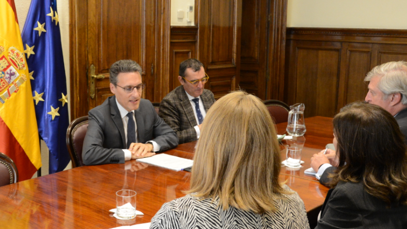 gobmapa's tweet photo. 🟡 El secretario general de #Agricultura y #Alimentación se reúne con el grupo de líderes de @CortevaES.
🔗 https://t.co/0lyhTwn6Ke https://t.co/XzdSrH5c2k