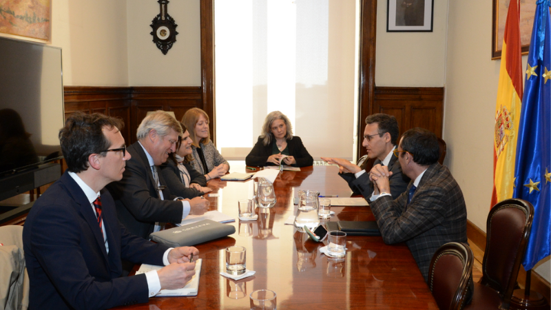 gobmapa's tweet photo. 🟡 El secretario general de #Agricultura y #Alimentación se reúne con el grupo de líderes de @CortevaES.
🔗 https://t.co/0lyhTwn6Ke https://t.co/XzdSrH5c2k