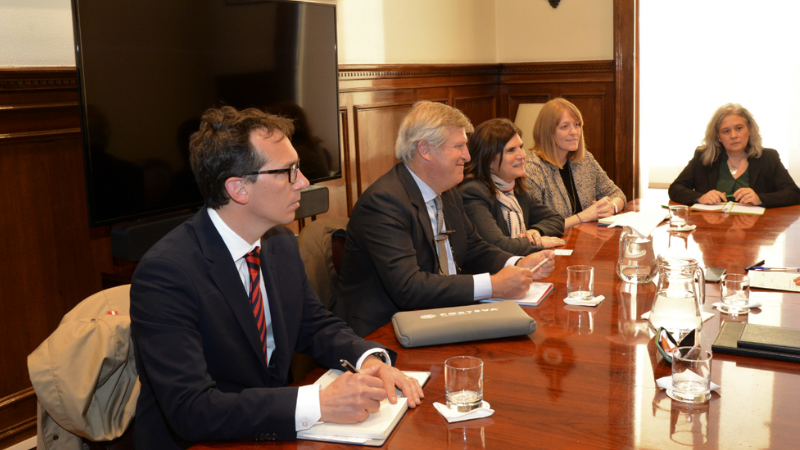 gobmapa's tweet photo. 🟡 El secretario general de #Agricultura y #Alimentación se reúne con el grupo de líderes de @CortevaES.
🔗 https://t.co/0lyhTwn6Ke https://t.co/XzdSrH5c2k
