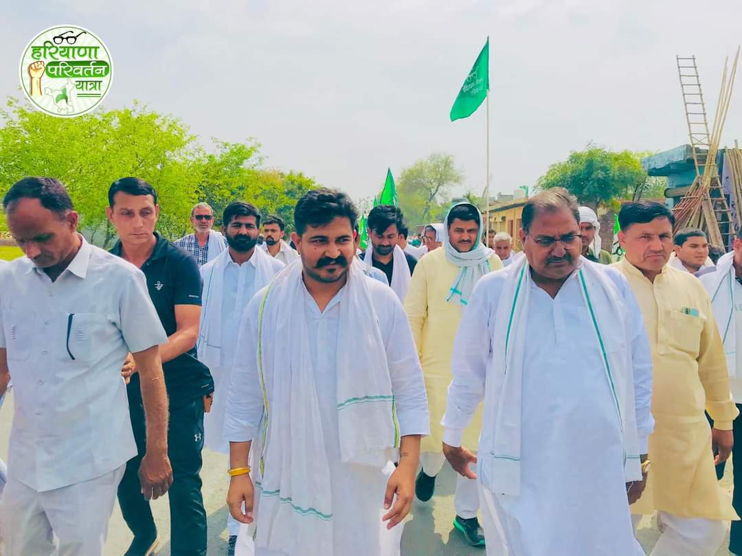 PuneetMaina's tweet photo. #16Day 
यह क्रांति है, बदलाव की
उम्मीदों की, विश्वास की!
#हरियाणा_परिवर्तन_यात्रा #Abhaysinghchautala #post Ch. Om Prakash Chautala Abhay Singh Chautala Arjun Singh Chautala https://t.co/kb5aoyDFUY