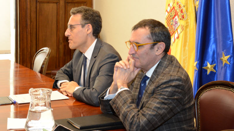 gobmapa's tweet photo. 🟡 El secretario general de #Agricultura y #Alimentación se reúne con el grupo de líderes de @CortevaES.
🔗 https://t.co/0lyhTwn6Ke https://t.co/XzdSrH5c2k
