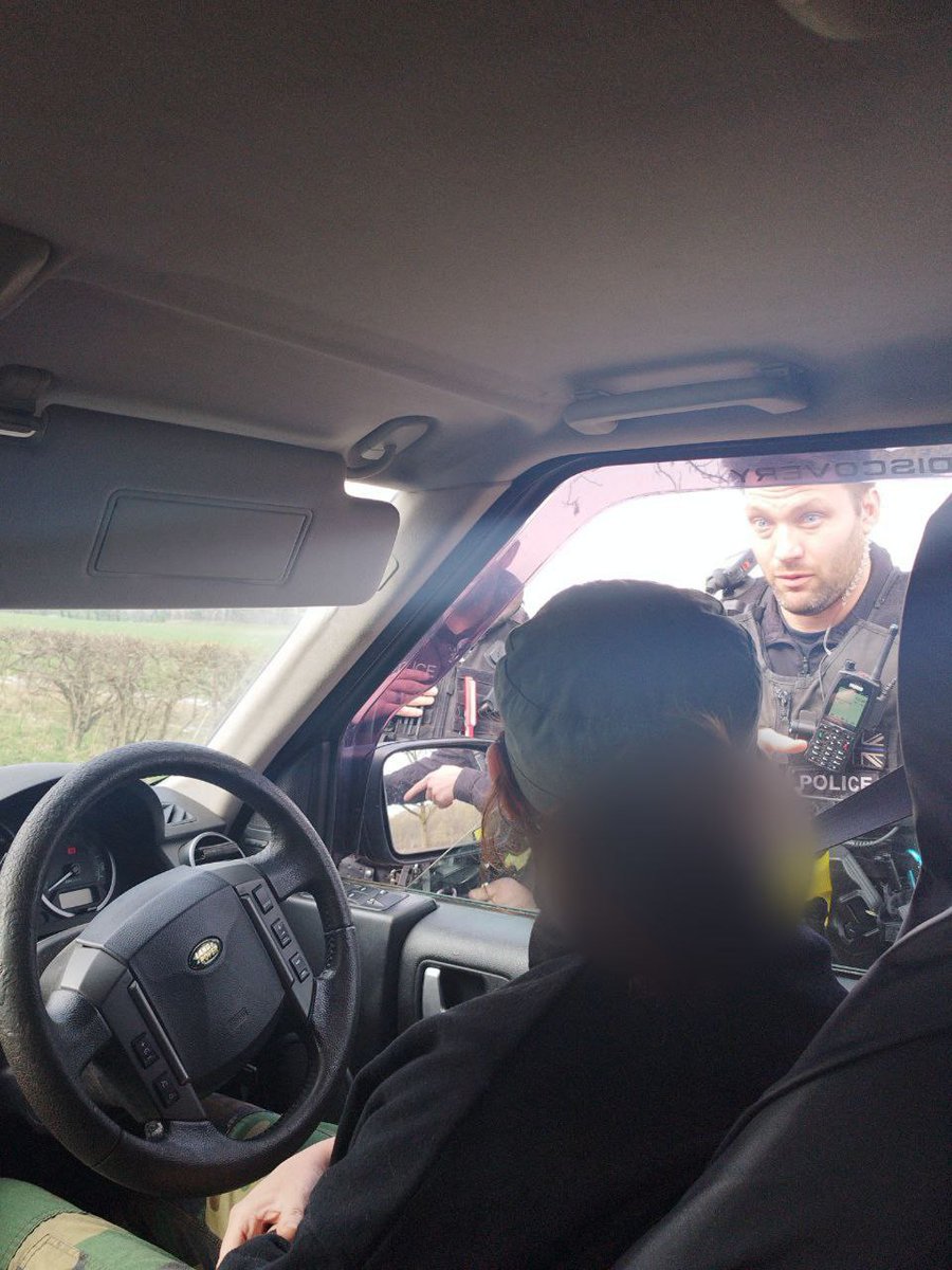 YorkHuntSabs's tweet photo. MIDDLETON HUNT WASTE POLICE TIME
Whilst making sure the Middleton hunt were not going out to terrorise wildlife as usual, they called the police under false pretences implying we were out to steal quad bikes. Armed response shows up
TAXPAYERS MONEY WASTED
#longrunthefox 🦊 https://t.co/jPh4kuLtPZ