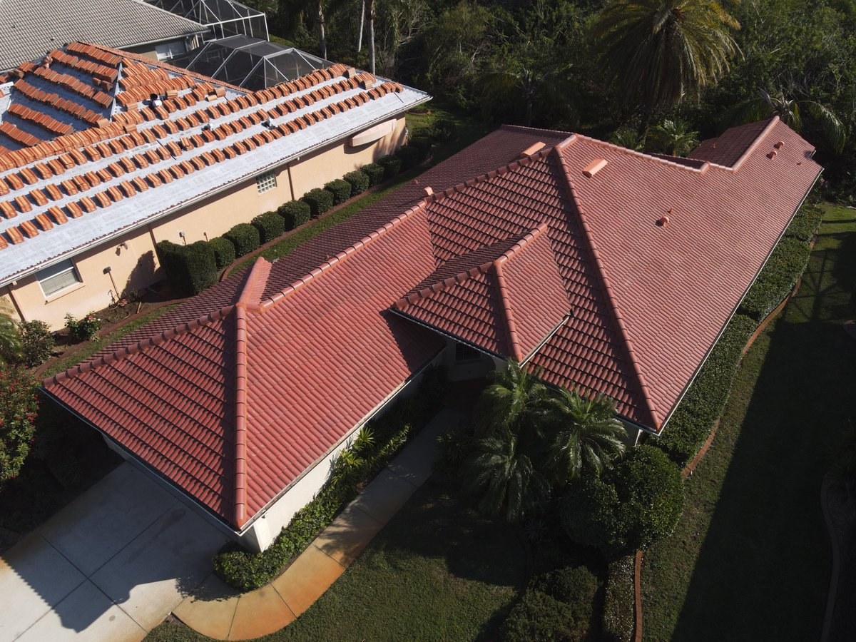 SiestaRoofing's tweet image. Concrete tile roof completed in Venice, FL. 🔥 #roofing #tileroof #tileroofing #concretetile #rooftiles #florida #veniceflorida #roofingcontractor