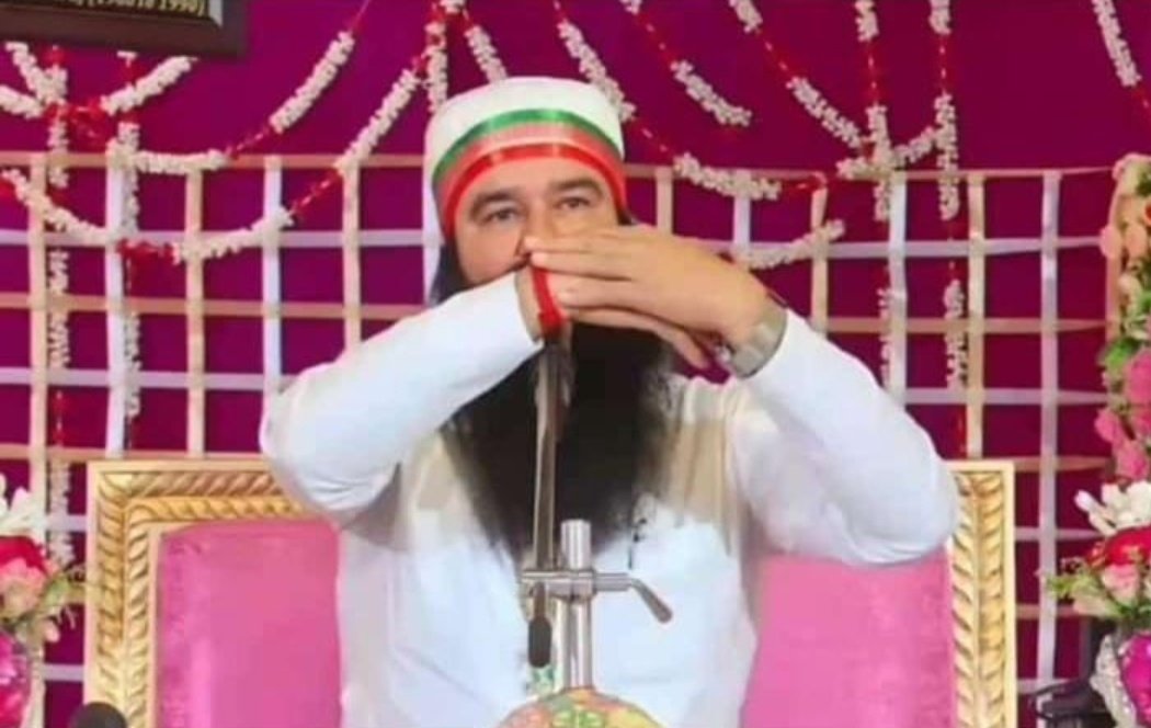 InsanVinni's tweet photo. I Need Your Hug 🤗 Universe's Best Mom @Gurmeetramrahim Ji 🤗😭 https://t.co/PSfqXa3kYK
