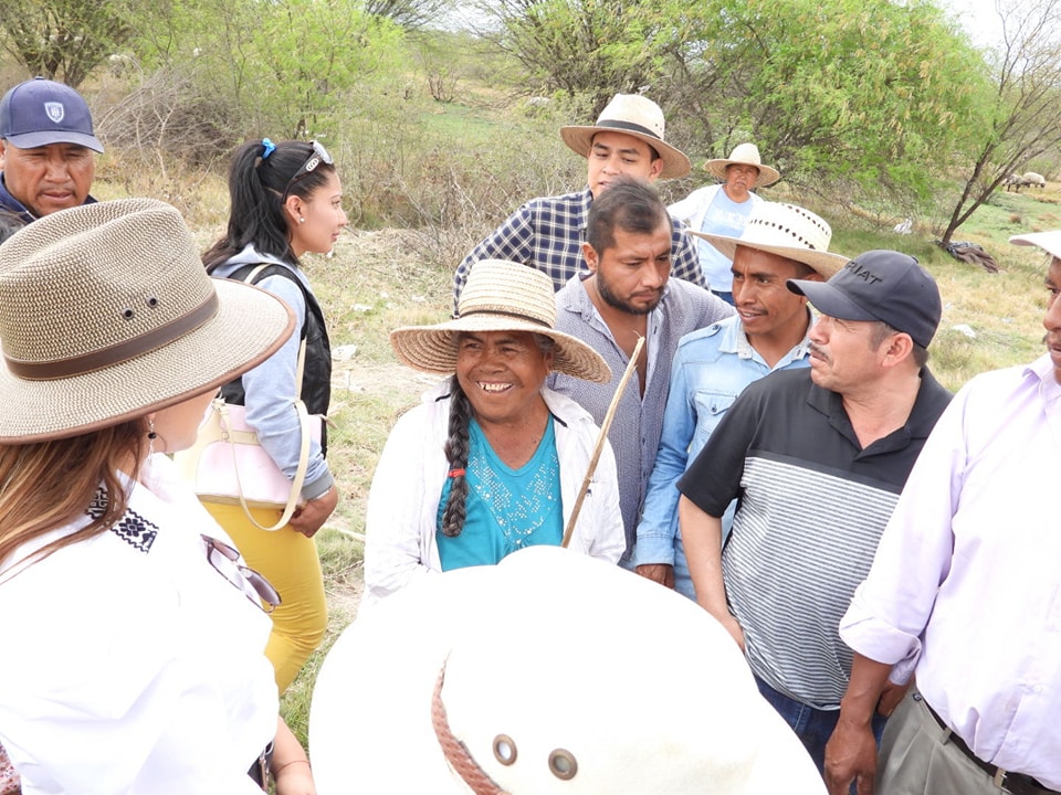 AraceliBeltranC's tweet photo. en atención  a la invitación para resolver algunas necesidades de reubicación de viviendas  para ampliación de caminos, mirando la posibilidad de un posible proyecto estratégico. https://t.co/R201mFN5Q7