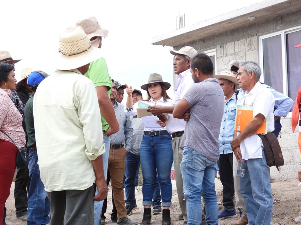 AraceliBeltranC's tweet photo. en atención  a la invitación para resolver algunas necesidades de reubicación de viviendas  para ampliación de caminos, mirando la posibilidad de un posible proyecto estratégico. https://t.co/R201mFN5Q7
