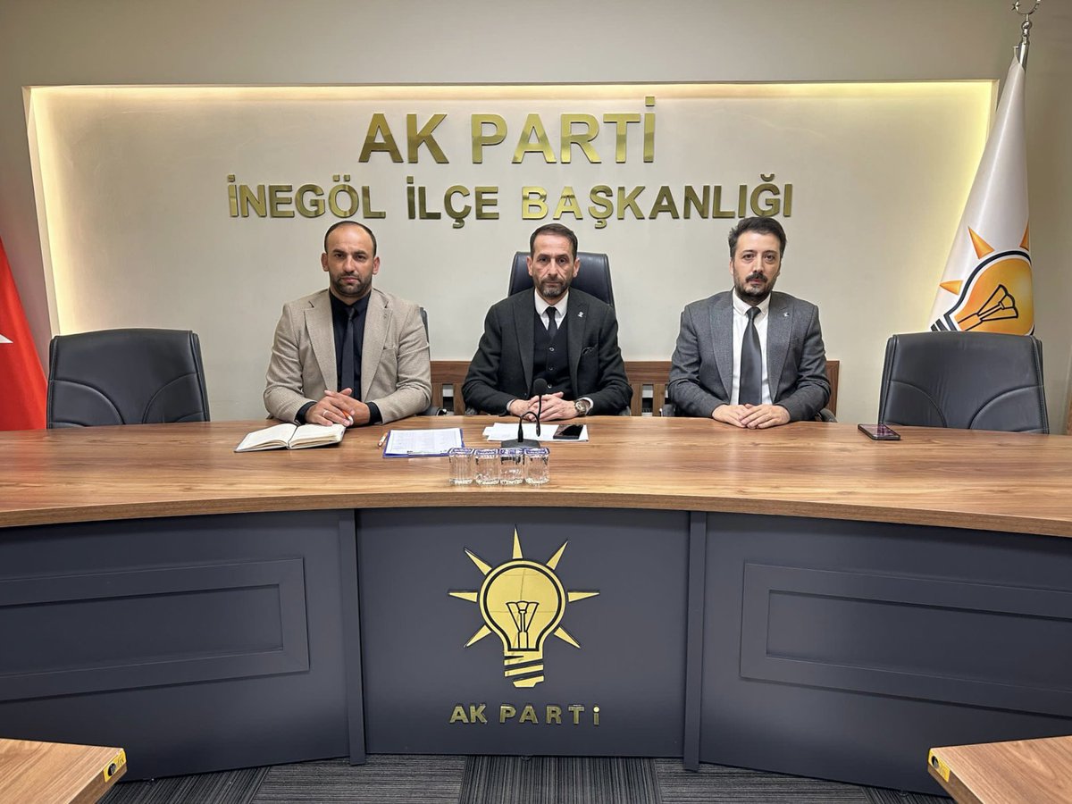 inegol_akparti's tweet photo. Haftalık olağan Merkez Mahalle Başkanları toplantımız Teşkilat Başkanımız Sn. Akif Yaşin başkanlığında, İlçe Yönetim Kurulu Üyemiz Sn. Serdar Nalcı, Teşkilat Başkan Yardımcımız Sn. Mutlu Bal’ın katılımlarıyla gerçekleştirildi.  #AKİnegöl https://t.co/RR3K2y4a8v