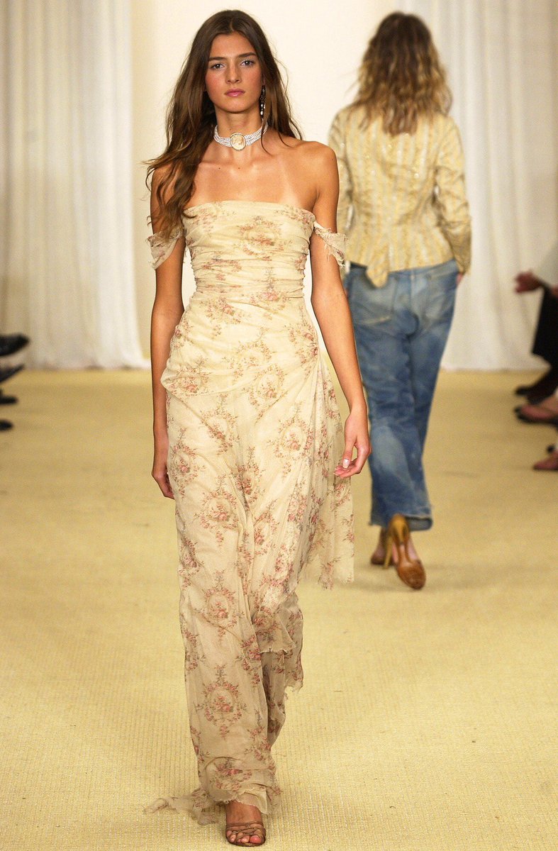 saintdoII's tweet photo. ralph lauren spring 2003. timeless chic https://t.co/70QKr1vrfa