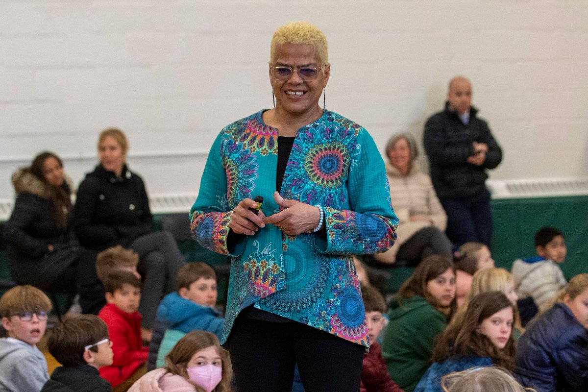 SSSASsaints's tweet photo. Author Paula Young Shelton visited 4th and 5th graders to share stories regarding civil rights, equity, and justice. She shared her memoir, "Child of the Civil Rights Movement" and her book written with her father, civil rights activist Andrew Young, "Just Like Jesse Owens." https://t.co/CaPDMOiFJc