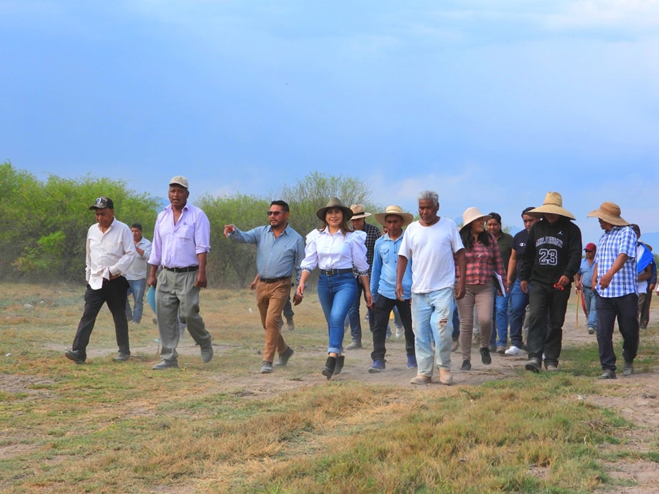 AraceliBeltranC's tweet photo. Para terminar una semana llena de trabajo, realizamos un recorrido con autoridades auxiliares y vecinos de las comunidades de  Pueblo Nuevo, Dios Padre el Valante y La Loma, Pueblo  Nuevo, https://t.co/QULwC3IYYK