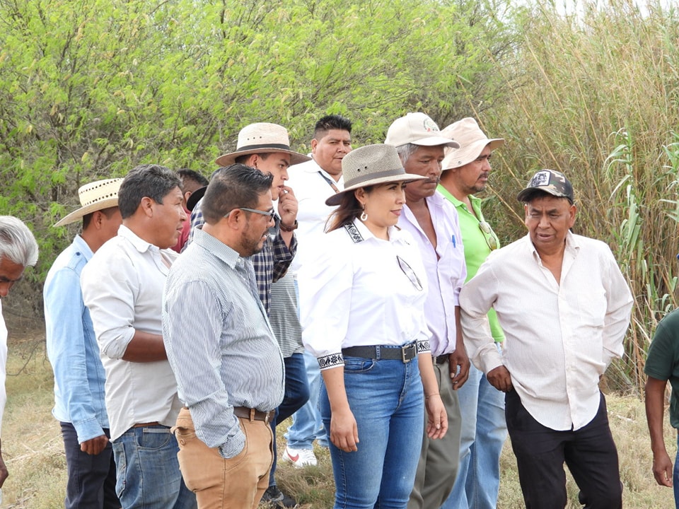AraceliBeltranC's tweet photo. Para terminar una semana llena de trabajo, realizamos un recorrido con autoridades auxiliares y vecinos de las comunidades de  Pueblo Nuevo, Dios Padre el Valante y La Loma, Pueblo  Nuevo, https://t.co/QULwC3IYYK