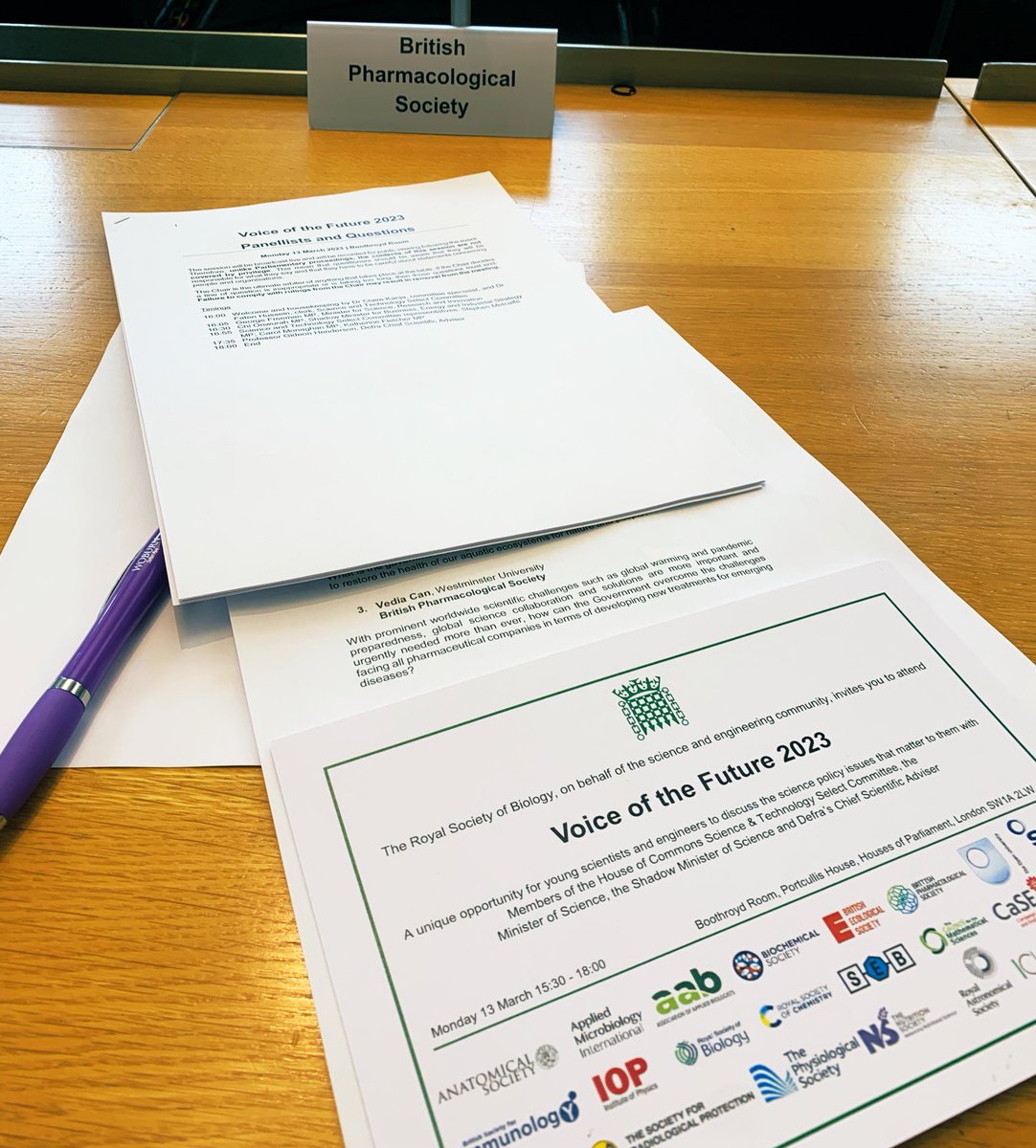 Vedzy's tweet photo. Super happy to have my question asked to the panel. Thank you @Metcalfe_SBET @CommonsSTC for answering my question. Thank you @RoyalSocBio #VOF2023 & to everyone that came to answer our questions at this prestigious event we look forward to every year @BritPharmSoc 💊 @RishiSunak https://t.co/Ei3LQ0vAko