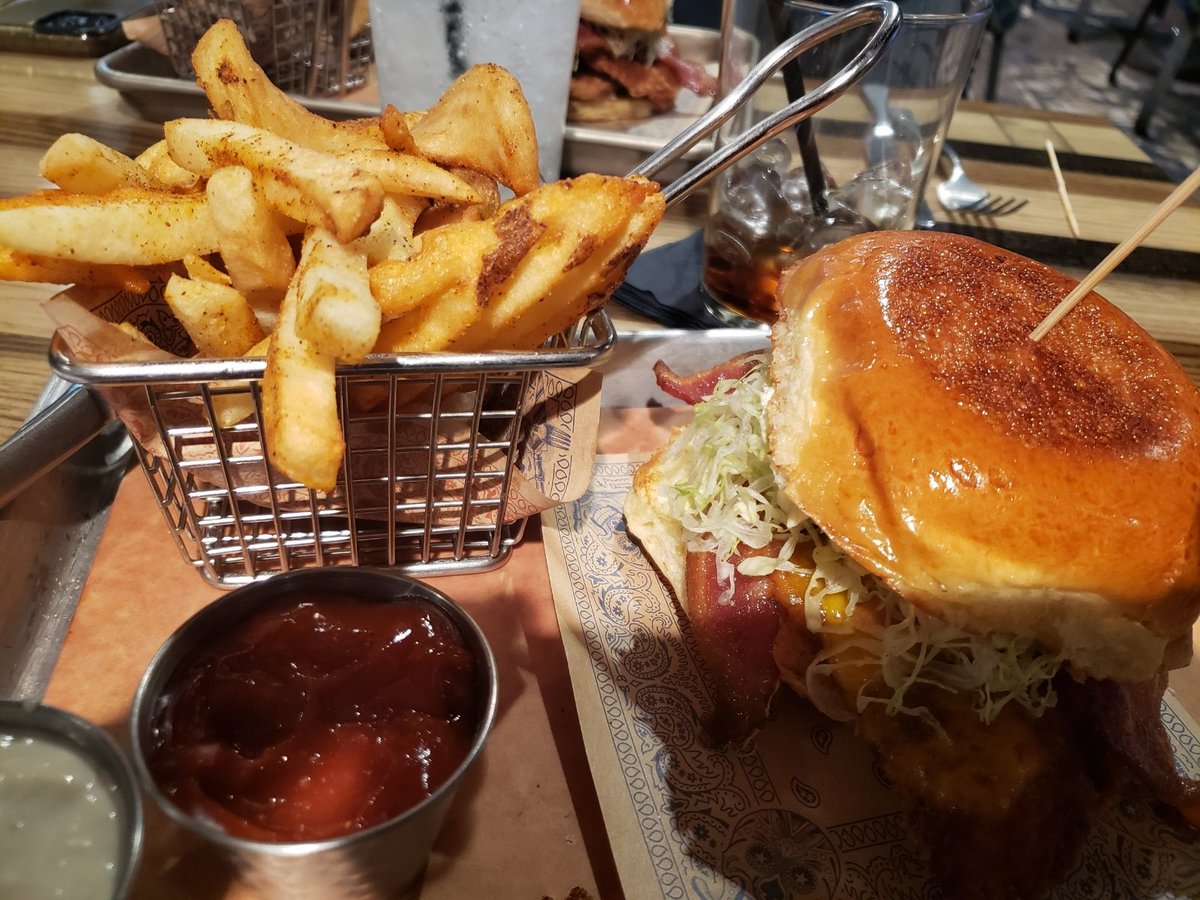 Russellmania621's tweet photo. Great lunch at @guysdckitchen for @BestBuddiesVADC !! Please support our friendship walk at end of April in any way u can! Thanks to my guy Kevin Banks for being awesome!  @GuyFieri you have a tremendous team! https://t.co/c3WALj8CGF