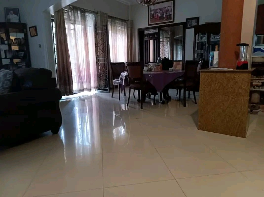 shukranproperty's tweet photo. Magnificent house for sale in najjera #FOUR(4) bedrooms Three(3) bathrooms sitting and dining rooms kitchen plus boys quarters on #20Decimals land title on price : #470m
*. WhatsApp 0706592177 https://t.co/VvGtMbSnqw
