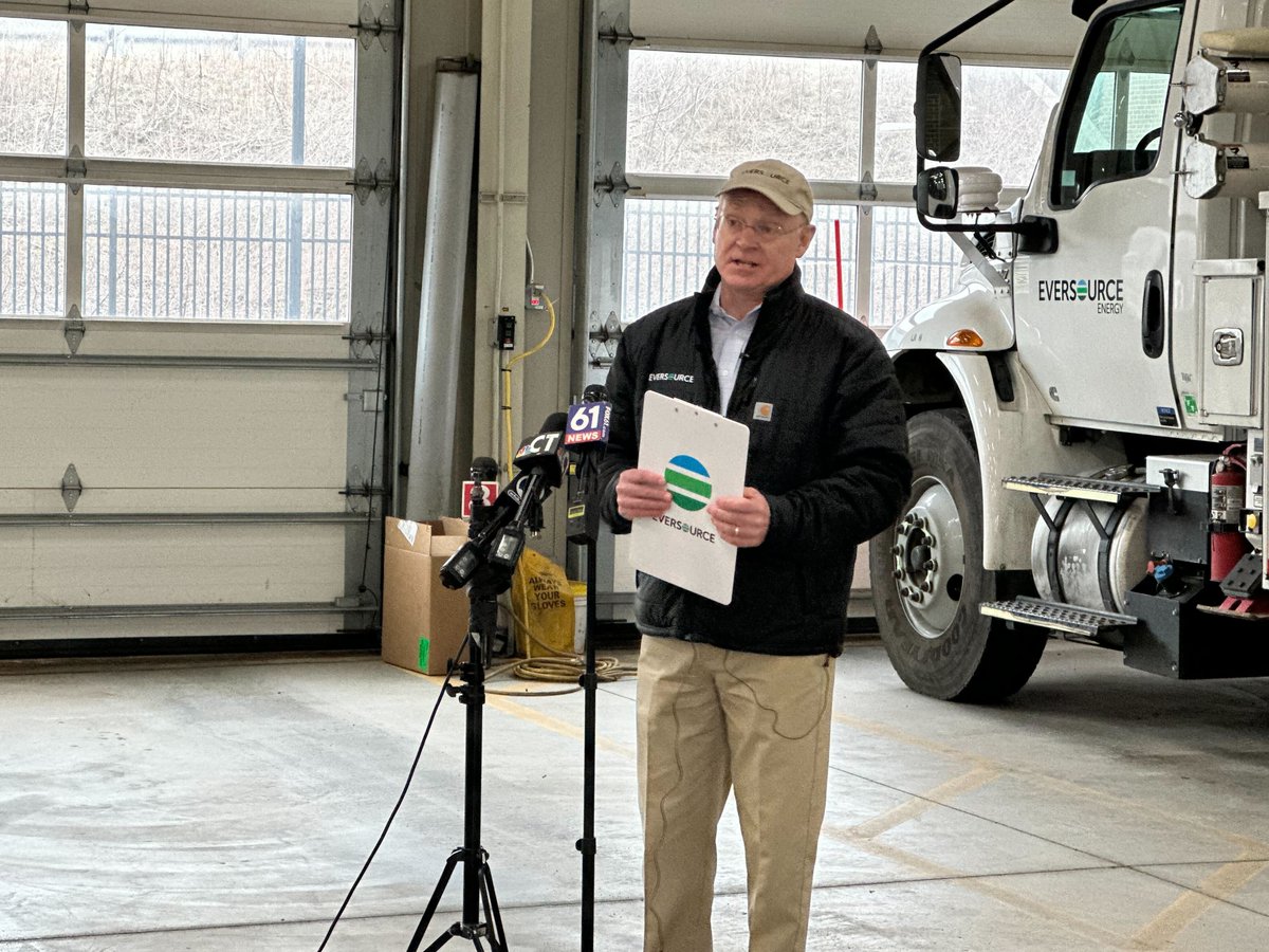 EversourceCT's tweet photo. We're committed to keeping you updated throughout the storm. Our CT President Steve Sullivan briefed local media on our work to prepare for the incoming nor'easter, including pre-positioning hundreds of crews. Watch the press conference here: https://t.co/q64L7rjE2S https://t.co/Pa8eiGwx5m