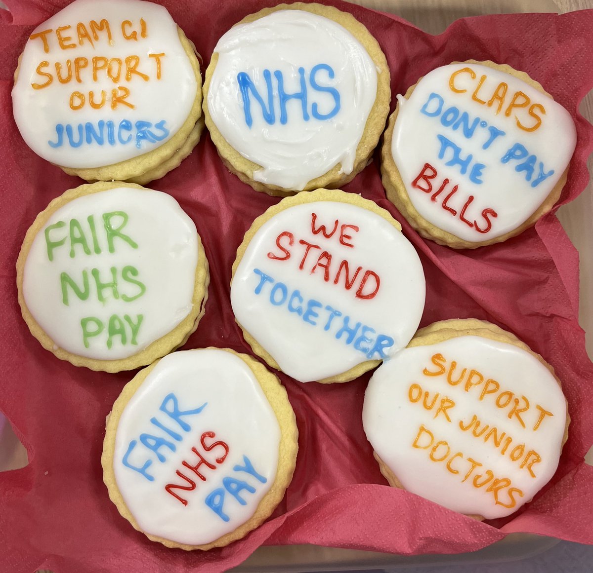 Consultant support for junior doctors in biscuit form! #JuniorDoctorsStrike
