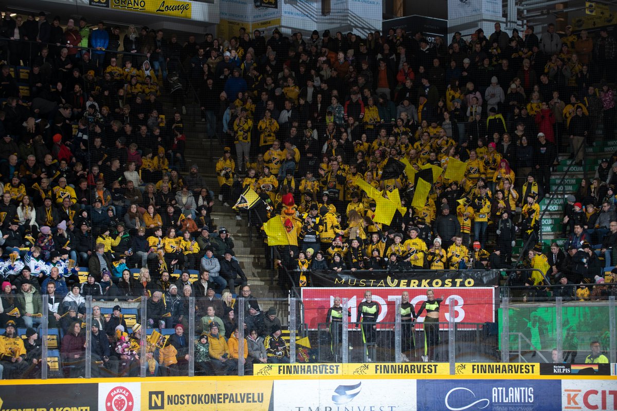 KalPa_Hockey's tweet photo. Tulevana viikonloppuna sitä viimein männään! 🙌

🎟 Neljännesfinaalisarjan kahden ensimmäisen kotiottelun irtolipunmyynti alkaa huomenna tiistaina 14.3 klo 9.00!

📝: https://t.co/Gi12EDUGGh

#KalPa #Liiga #Kuopio #KalevanPallo https://t.co/2jk5wdWkZ8