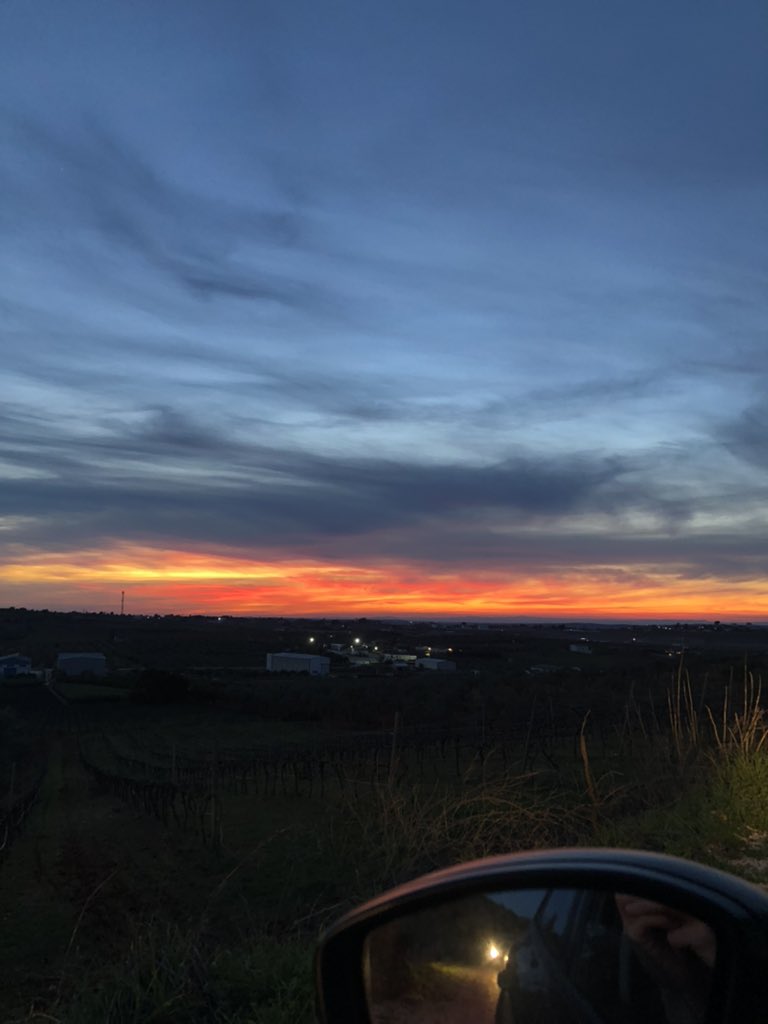 Gc8Adri's tweet photo. Necesito poder disfrutar de estos atardeceres todos los dias, y NO tanto de los libros🥲 https://t.co/ETDLbio9Dq