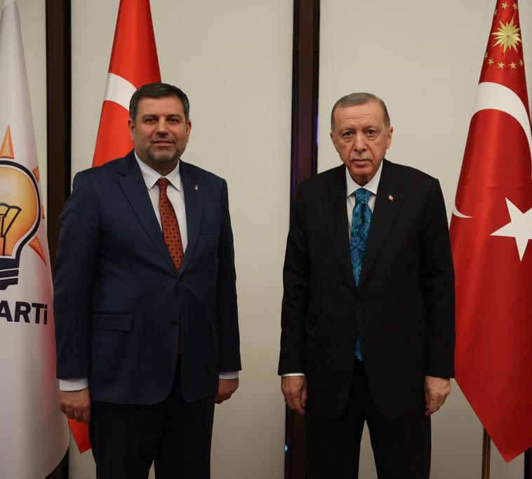 AKEskisehir26's tweet photo. Genel Başkanımız Sn. @RTErdogan'ın tensipleri ile Eskişehir İl Başkanlığı’na Süleyman Reyhan atanmıştır. Başkanımıza görevinde başarılar diliyoruz. 
 
5 seneyi aşkındır göstermiş olduğu gayretlerinden dolayı Zihni Çalışkan başkanımıza teşekkür ediyoruz. 

Şehrimize hayırlı olsun. https://t.co/SkYGuVVl4I