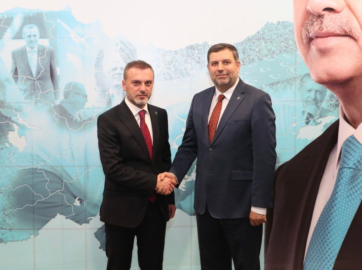 AKEskisehir26's tweet photo. Genel Başkanımız Sn. @RTErdogan'ın tensipleri ile Eskişehir İl Başkanlığı’na Süleyman Reyhan atanmıştır. Başkanımıza görevinde başarılar diliyoruz. 
 
5 seneyi aşkındır göstermiş olduğu gayretlerinden dolayı Zihni Çalışkan başkanımıza teşekkür ediyoruz. 

Şehrimize hayırlı olsun. https://t.co/SkYGuVVl4I