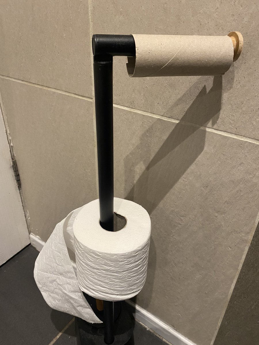 OmgItsDomx's tweet photo. If this doesn’t sum up living with a male, idk what does 🙄 https://t.co/Ao0KHNkZrt