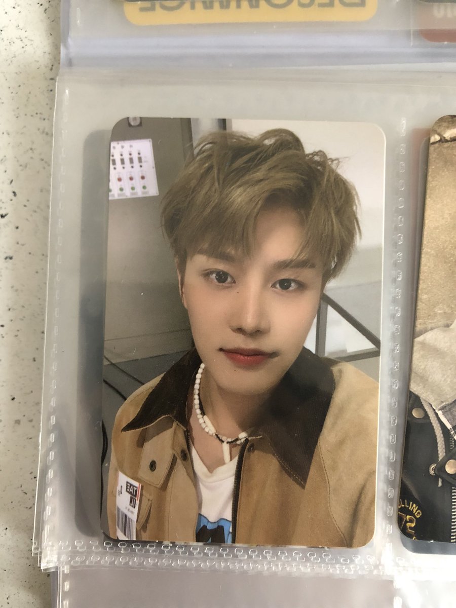 thinkingjaehyun's tweet photo. nct satis !!!
taeil resonance 65
renjun agent 55
johnny sticker+postcard set 35

 cillop gibi bi sorunlaei yok hepsini ben bizzat albumden cektim 
odeme p@p@ra kargo g@rdrops https://t.co/jnYAe0DKcX