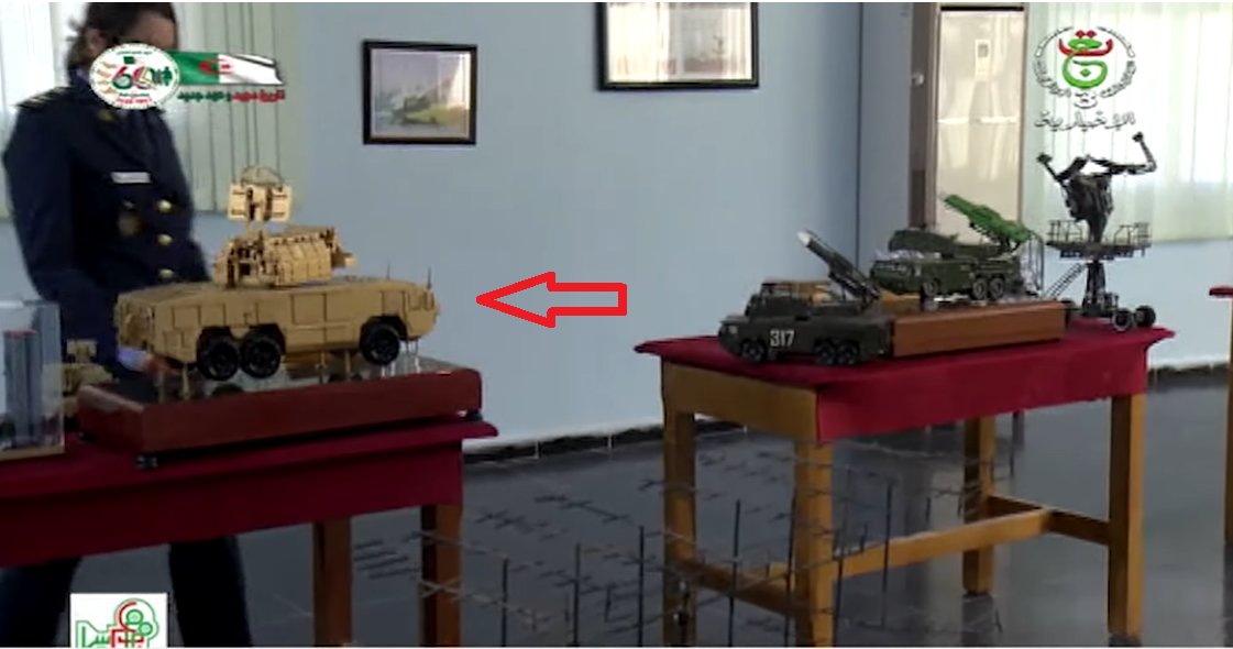 kmldial70's tweet photo. During a #TvShow produced by the #AlgerianArmy , a wheeled version of the #TORM2E #AirDefense system apperead with a desert camouflage , #Algeria already operating the system but this is the first time that we see an "official hint".
#AlmazAntey #RussianWeapons #Military #Mena https://t.co/jk6VyekIUj