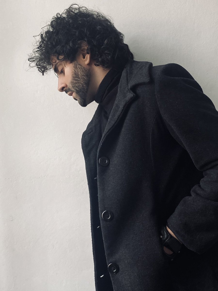 Buonasera ✨il 19 Marzo ad Asti Art Gallery presenterò il Nuovo singolo live “Fino All’aurora” , vi aspetto ✨
