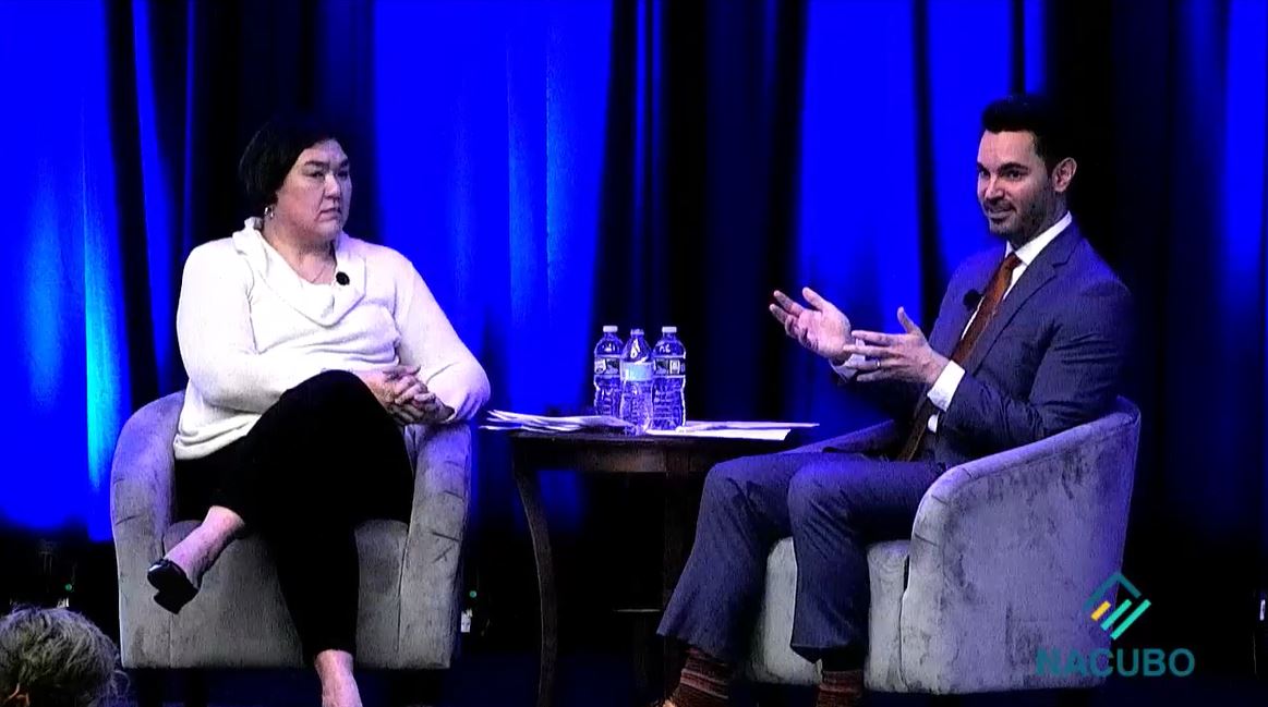 WaytNoMore's tweet photo. Today at @NACUBO’s Student Financial Services Con, 
@lizclarkNACUBO had a conversation with Rich Williams, senior advisor, office of the under secretary, U.S. Department of Education, about student success, bursar operations, transcript holds, student debt, and more. https://t.co/YCKx3iKFNj