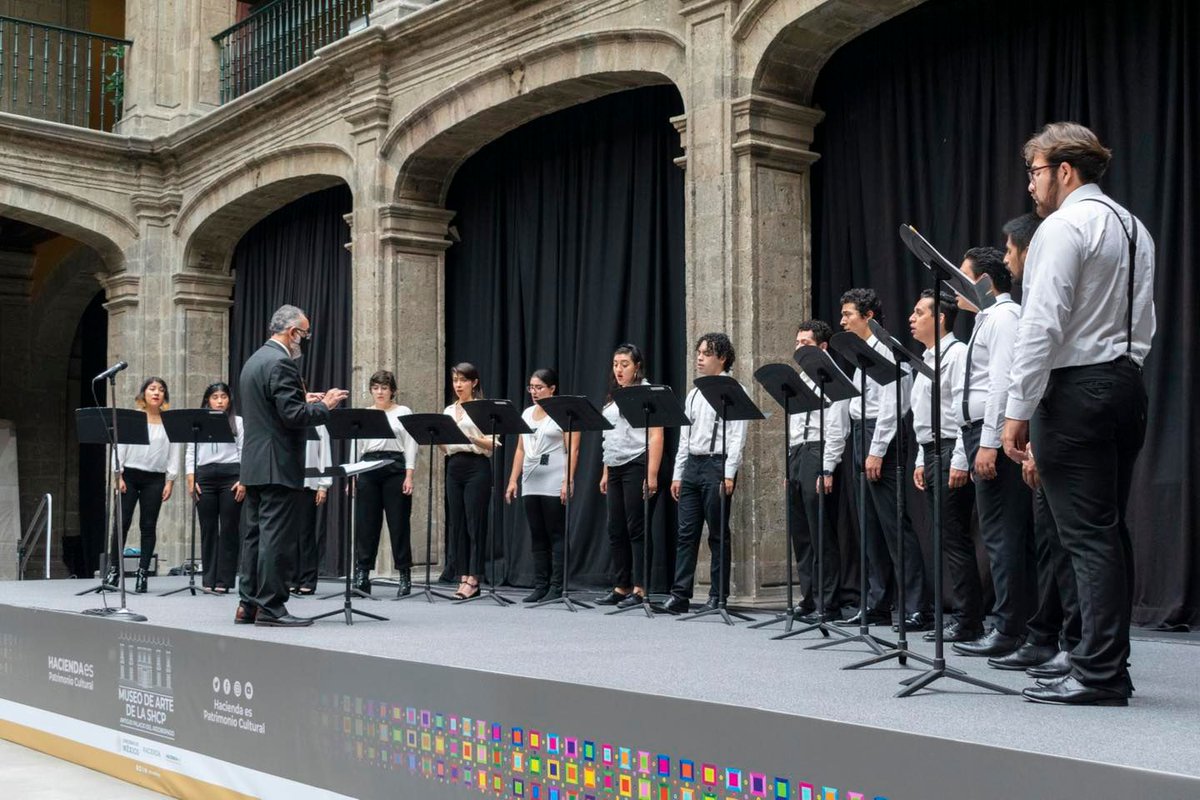 cultura_mx's tweet photo. #Convocatorias 📢

El Ensamble Escénico Vocal busca nuevas voces: una soprano, dos tenores y un bajo

🔸 El proceso de selección consta de tres pruebas: voz, expresión corporal y conocimientos teóricos.

🔗 https://t.co/0uETmk0R0X https://t.co/8pXtFaYbtH