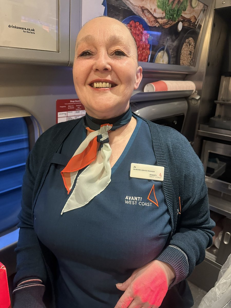 Thank you to Jo from <a href="/AvantiWestCoast/">Avanti West Coast</a> who when seeing I couldn’t find a suitable gluten free snack for my 87 yr old mum on my return journey Euston to Macclesfield, saved the day and gave up her own banana for my mum. Such a lovely kind lady. 😊 #puttingpasengersfirst