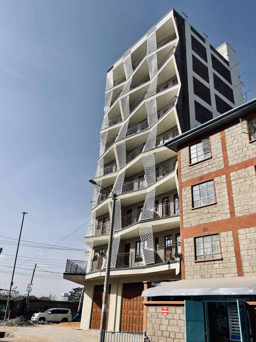 kagz_mnisaa's tweet image. Spotted this apartment block in Donholm.
Completely love the facade design.👌🏾