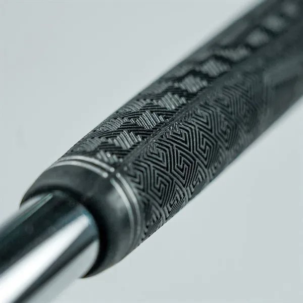 UKGolfXpress's tweet photo. Take your golf game to the next level with the Lamkin Sonar 60R+ Blackout Grip! Featuring Fingerprint Technology and Genesis Material for superior comfort, performance, and durability. Available in three sizes. #LamkinGolf #Sonar60R+ #GameChanger https://t.co/OF2EHMtssa #golfbabe https://t.co/E37IuwOwoQ