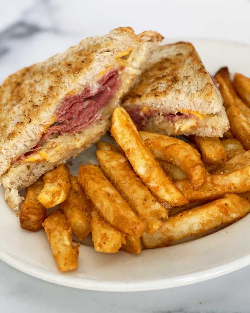 cafepierrot's tweet photo. Don't forget all your favorite Irish meals this week: Corned Beef &amp; Cabbage, Reubens (for lunch only), and Shepherd's pie! 💚 Which one will you try today? Available for dine-in and take-out. https://t.co/JGJxNAaVrb