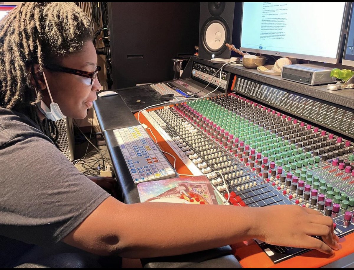 ColumbusState's tweet image. The 18-hour #AudioTechnology Minor in the @SchwobMusic provides students with practical experience mastering soundtracks, mixing sound in live performances, producing CDs and vinyls, creating sound effects for film, and more. 

Read more &amp;gt; news.columbusstate.edu/posts/audio-te…