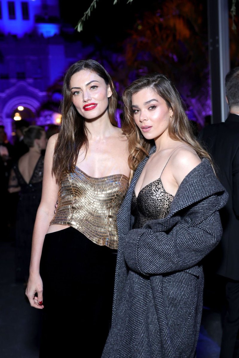 Phoebe tonkin and Hailee Steinfeld 🤍
