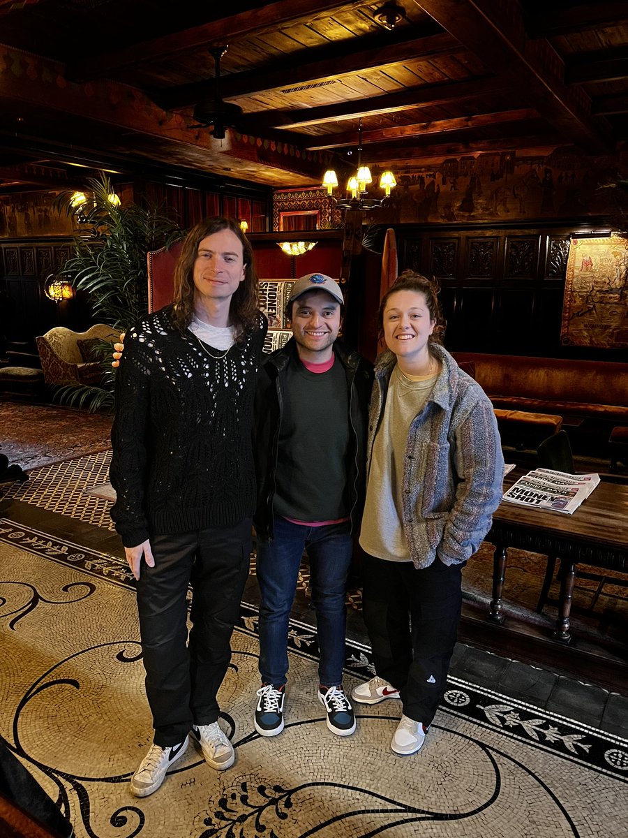 nitedriverrr5's tweet photo. What a day! The stories were true, they were so kind to me. Thank you #the1975 
#mfc #trumanblack #georgedaniel #rossmacdonald #adamhann #pollymoney #johnwaugh #nyc #manhattan #newyorkcity #newyork #dirtyhit #beingfunnyinaforeignlanguage #notesonaconditionalform #kindness https://t.co/SpNQ0VJleo