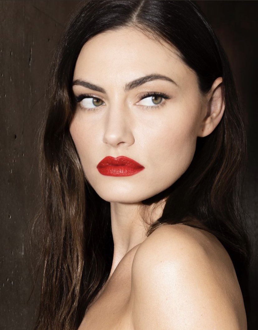 phoebe you look absolutely gorgeous🥹😍