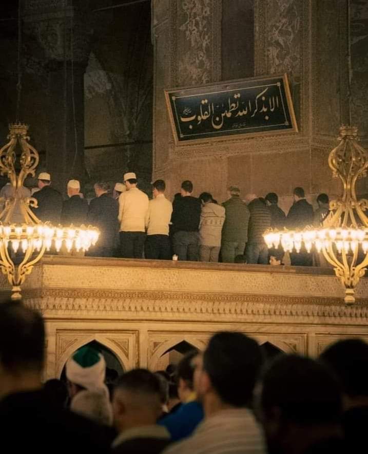 Blagha4's tweet photo. إنَّها رَحمةُ الله إنْ حَلّت وسَكنَت قَلبَ امرِئٍ آنَستْهُ وآنَست أوجَاعهُ.
______ https://t.co/722D8Iv81Z
