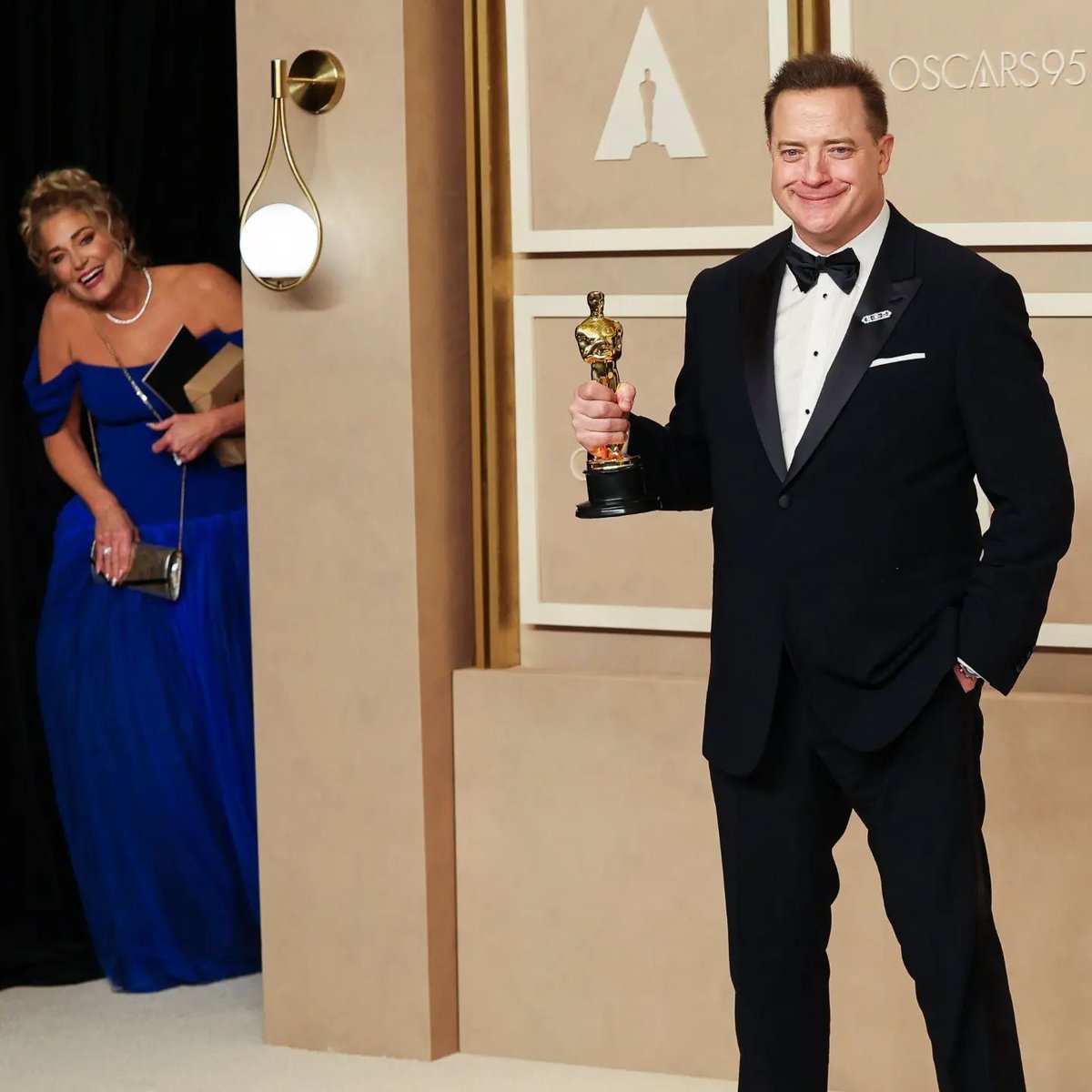 CinexVe's tweet photo. Quédate con alguien que te vea como Jeanne Moore ve a #BrendanFraser ❤️
#LosAmo #ModoOrgullosa https://t.co/bOFjOk1RTr