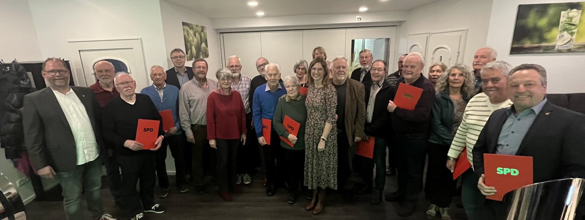 Sabine_Baetzing's tweet photo. Wunderbare #Mitgliederehrungen in der @spdrlp ! Freue mich heute Abend im Ortsverein #Waldbreitbach-#Rengsdorf verdiente Genossinnen & Genossen auszuzeichnen. Stellvertretend für alle Jubilare gratuliere ich Erika Vogtmann für 65 (!) Jahre Mitgliedschaft. #MeinePartei https://t.co/RAMHofVGuY