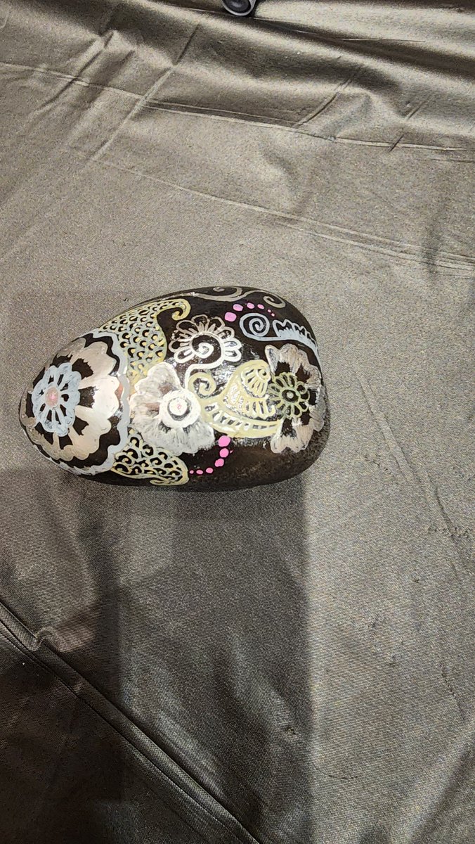 UMESCounseling's tweet photo. Grounding activities are good ways to reset and focus your mind.  Take a look at the rocks that students created at the Counseling Services CAAS Jams Workshop, "Mindfulness Rocks".  Thank you to the ladies of SGRho  for the mindfulness tips and treats. #UMES @UMES_SGRhos https://t.co/XmY9JdB1zA