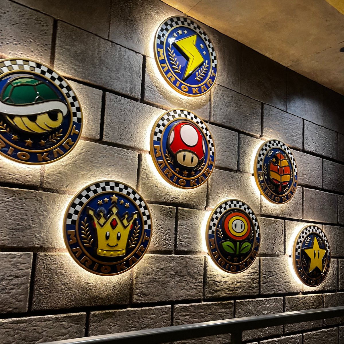v_gee25's tweet photo. Finally visited Super Nintendo World at Universal Studios Hollywood! The world has fun games and areas to collect coins with your powerup bands and a ride inspired by Mario cart right in Browsers castle! A bit crowded but great for Nintendo fans! #AdPRDogs https://t.co/yaPvpzNx6o