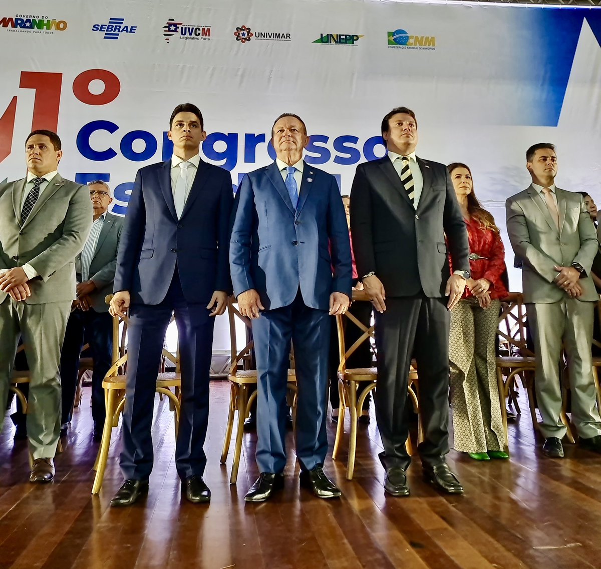 queiroz_raysa's tweet image. Governador @carlosbrandaoma municipalista por convicção, ao lado do Presidente da Famem, @IvoRezendeA e @deputadairacema Presidente da Alema, estão marcando a história do Maranhão com o I Congresso Estadual do Municipalismo Maranhense.
