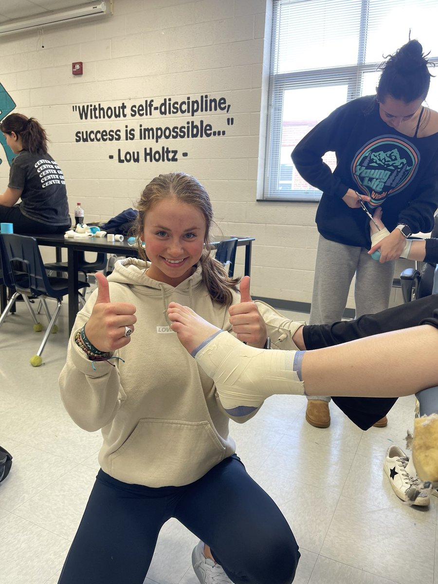 ReaganSportsMed's tweet photo. Ankle Taping in Sports Med 2 - Checkoffs are coming soon so students are hard at work perfecting their craft! https://t.co/dKksRgaaRs