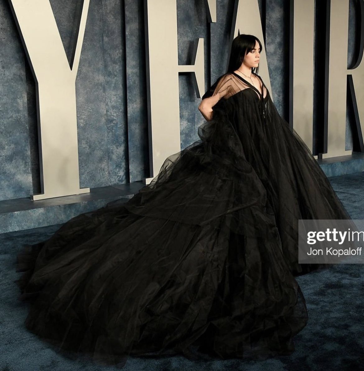yetanotherbill1's tweet photo. billie 🤝 big poofy dresses https://t.co/KWKGc4nKlP